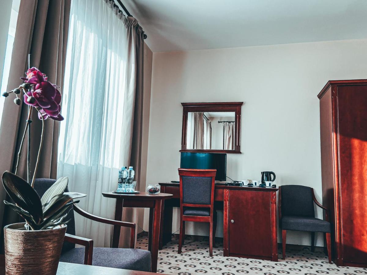 Astoria Bed & Breakfast Swarzedz Luaran gambar