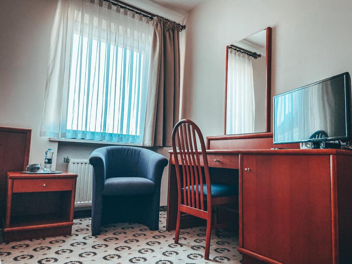 Astoria Bed & Breakfast Swarzedz Luaran gambar