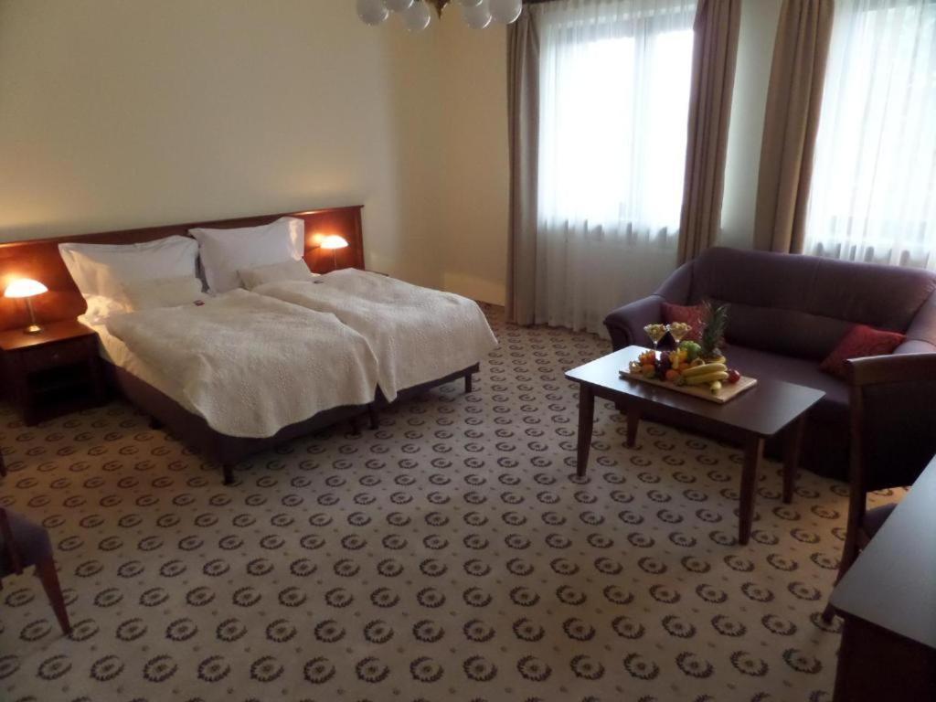 Astoria Bed & Breakfast Swarzedz Luaran gambar