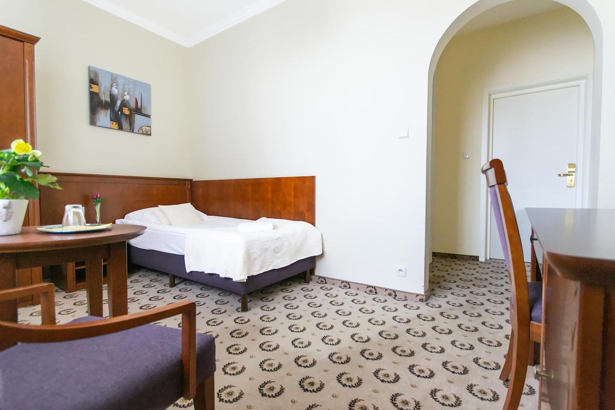 Astoria Bed & Breakfast Swarzedz Luaran gambar
