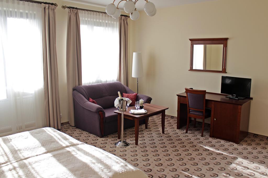 Astoria Bed & Breakfast Swarzedz Luaran gambar