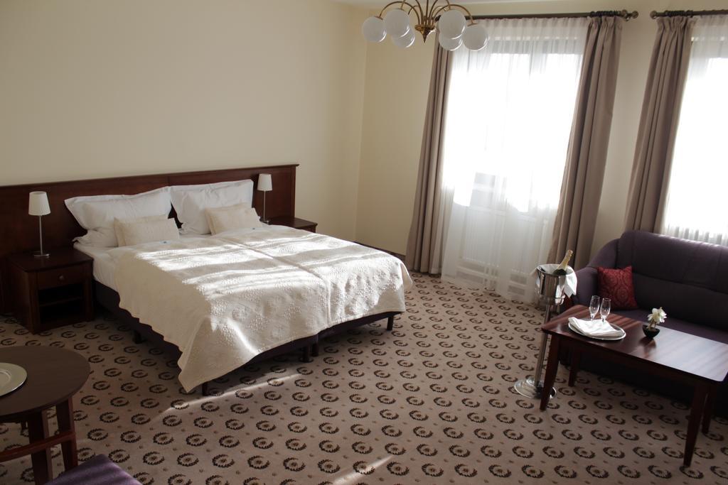 Astoria Bed & Breakfast Swarzedz Luaran gambar