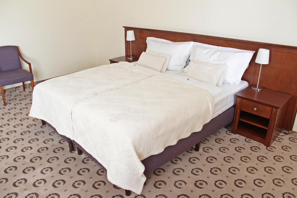 Astoria Bed & Breakfast Swarzedz Luaran gambar