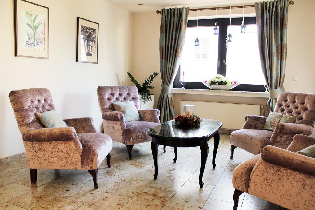Astoria Bed & Breakfast Swarzedz Luaran gambar